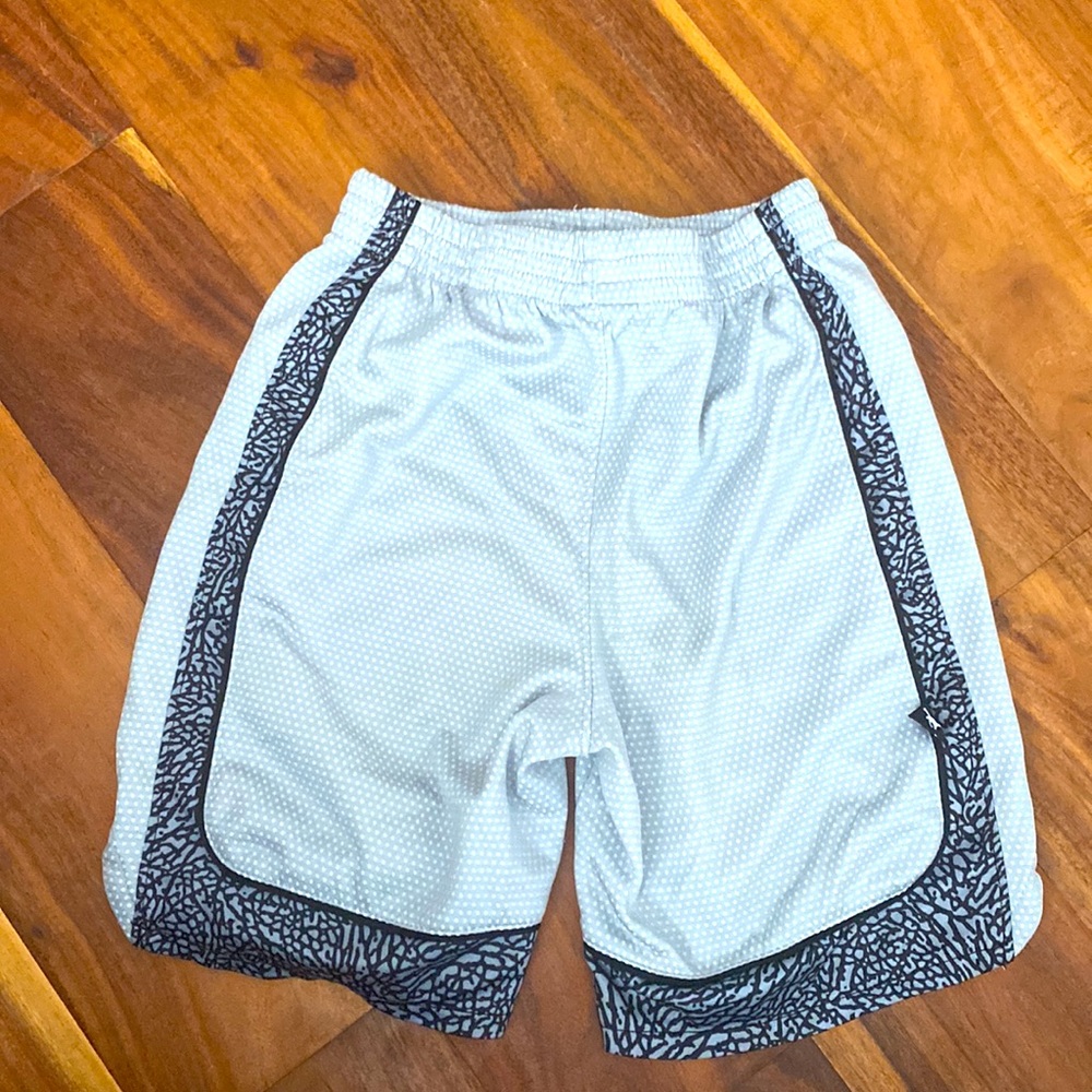 Boy’s Jordan Basketball Shorts size M 5-6yrs - Picture 2 of 3